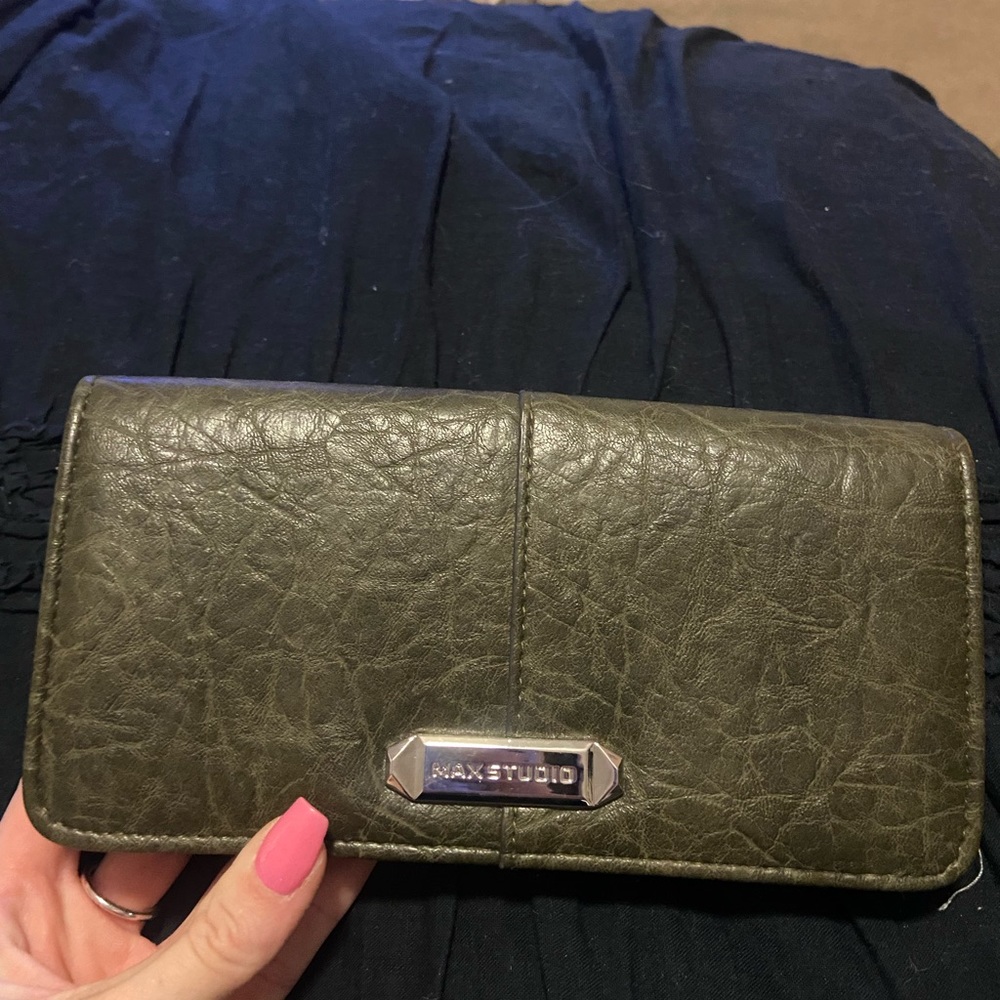 Max Studio Wallet.
